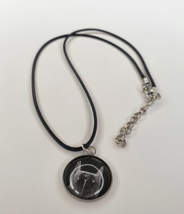 kaelaehe musta kassiga