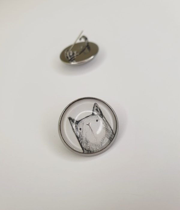 rinnamärk valge kassiga klaaskameega kass