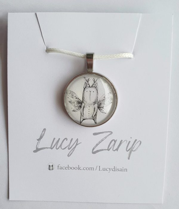 kaelaehe tiibadega kass