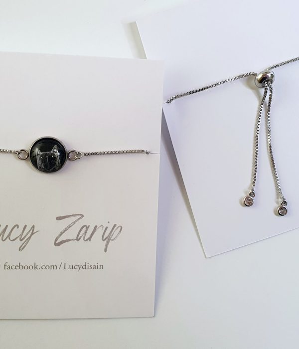 käekett musta kassiga