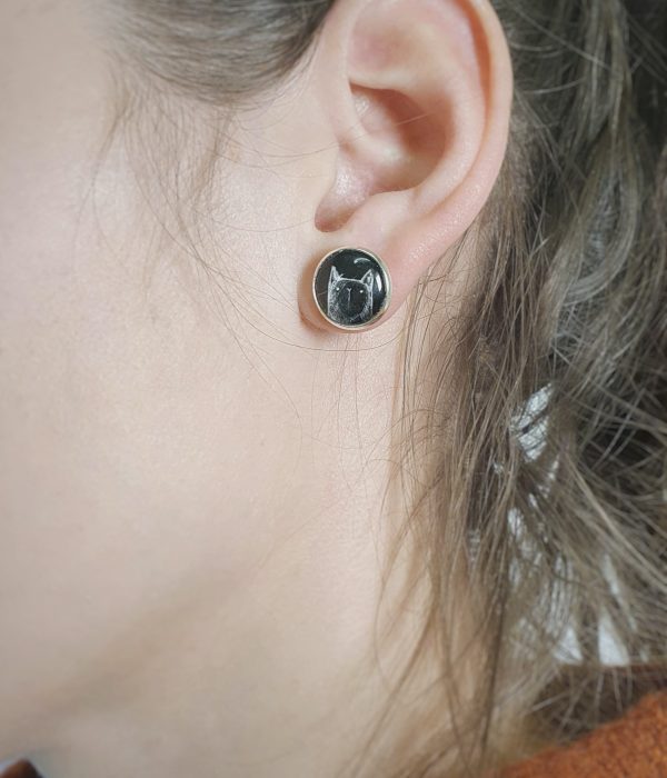 kõrvaehted musta kassiga